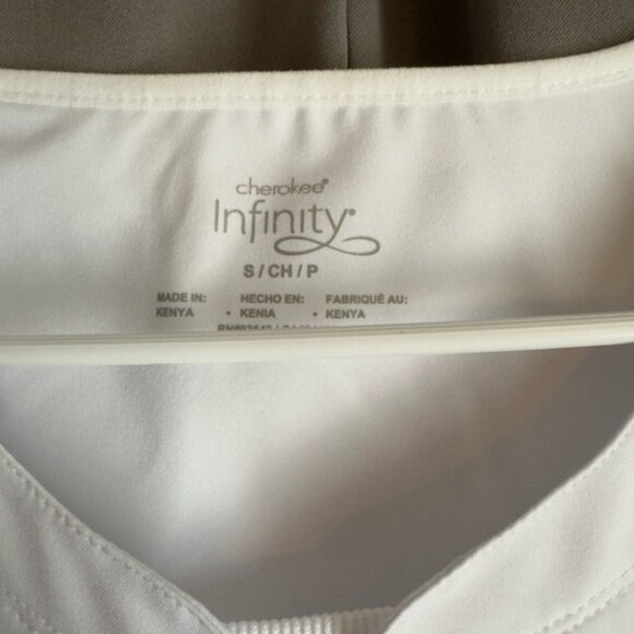 Cherokee Infinity Scrub Top - Picture 2 of 3